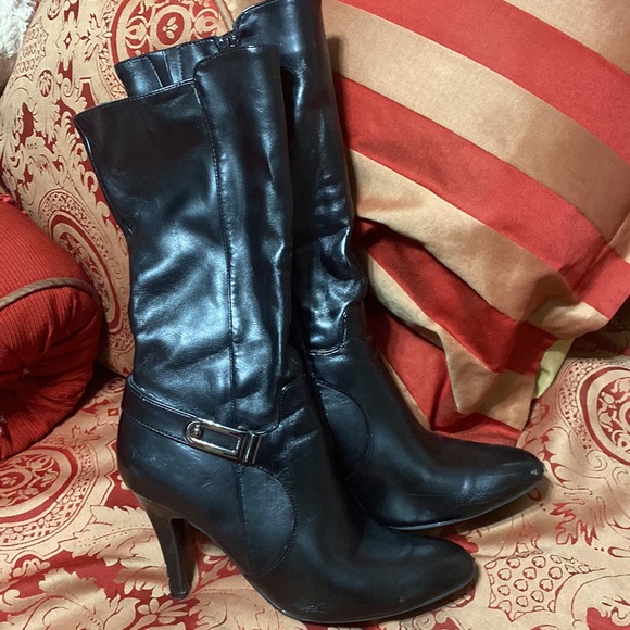 Concert ladies black heel zippered boots with side buckle design; size 8 1/2M - Picture 2 of 7